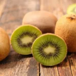 proc-byste-meli-jist-kiwi-se-slupkou-zajimavy-fakt-o.webp.webp